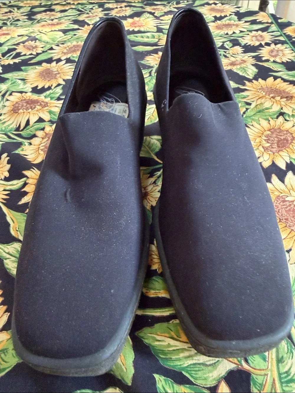 Donald Pliner Slip-On Dress Shoes in Black platform heel 9m